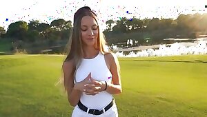 Надел на член молодую худышку после гольфа