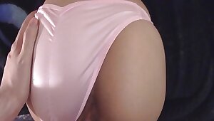 В сочную горячую киску он кончил дважды