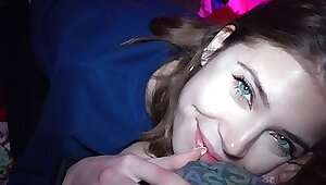 Голубоглазая Nika жаждет вечернего секса с Miha от первого лица