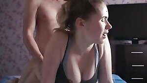 Он страстно накончал во влагалище любимой жены с сочными формами