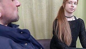 Безжалостный коллектор выебал молодую дурочку за долги