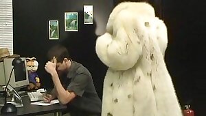 Молодёжный секс в роскоши меховых шуб