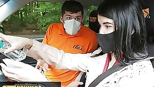 Азиатка отдаётся за зачёт инструктору в машине автошколы