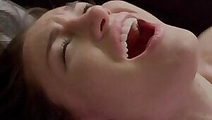 Девушки кончают от куннилингуса – сборник ярких оргазмов