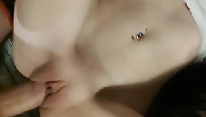 Гладкую беленькую киску студентки трахает большой член крупным планом