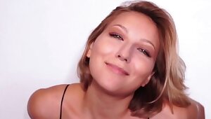 Он так настойчиво намекал на секс милашке, что получил его